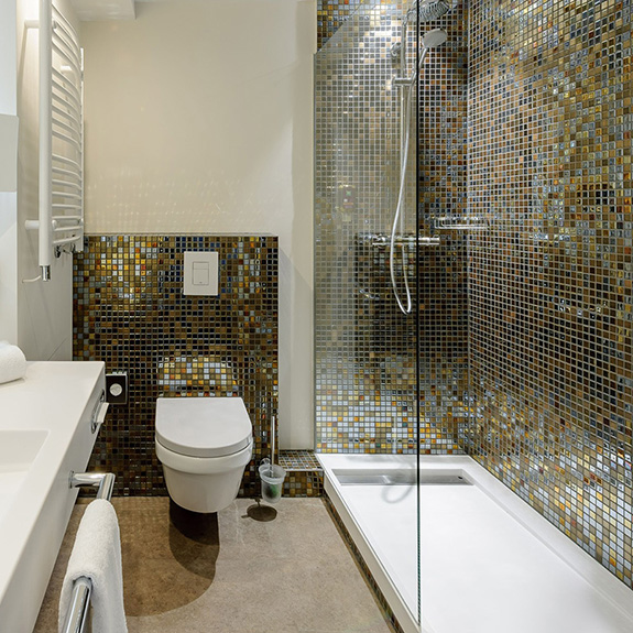 Мозаичный ремонт в ванной комнате 