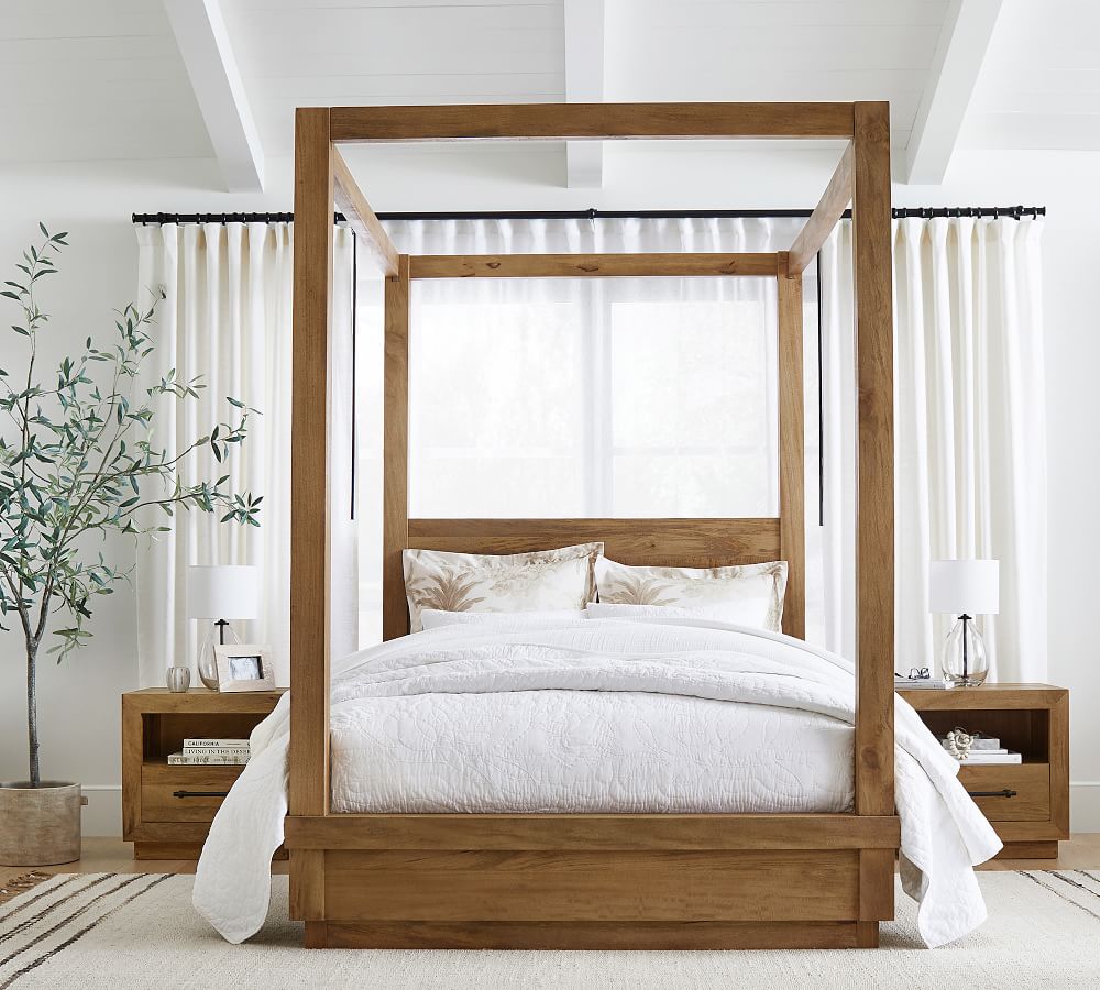 Кровать с балдахином – идеальный выбор места для сна.