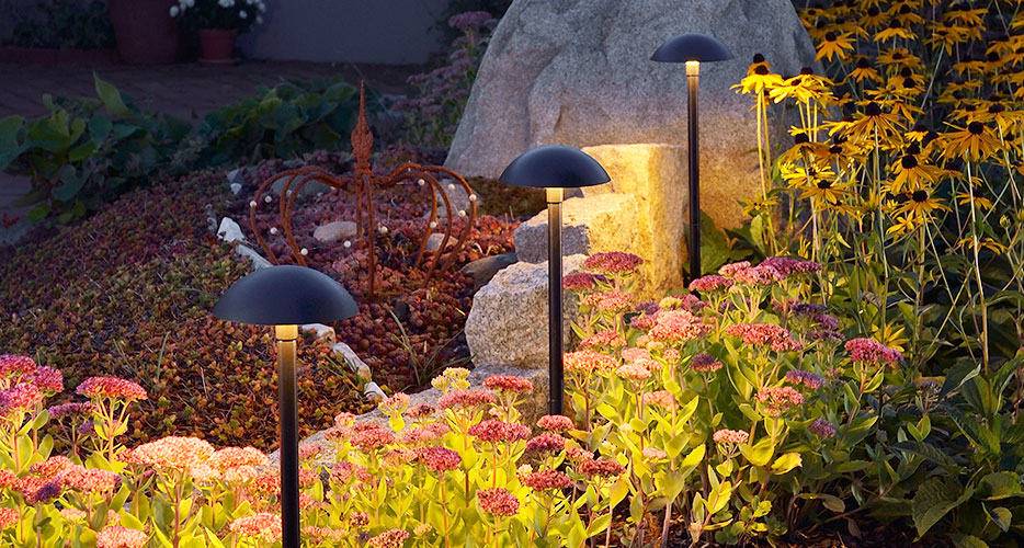 Садовые светильники: как оживить ночной сад 