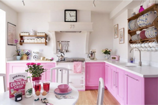 Кухни в розовых тонах